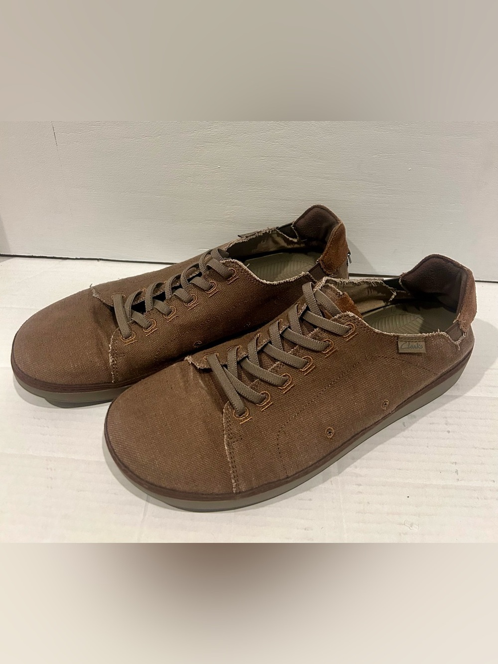 Clarks Men's Brown Canvas Low-Top Sneakers